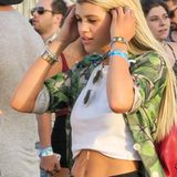 Sofia Richie lauscht verträumt der Musik.