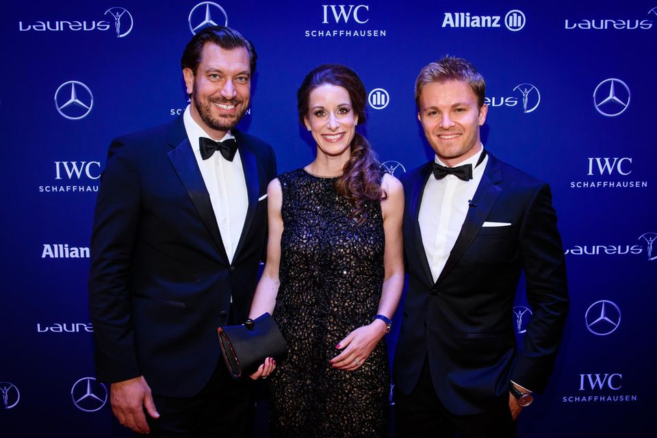 Henrik Ekdahl (Managing Director IWC), Franziska Gsell (CMO IWC Schaffhausen) und Nico Rosberg, der mit Lewis Hamilton zum zweiten Mal in Folge für den Laures-Team-Award nominiert ist.