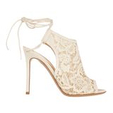Romantik für die Füße: Peeptoe von Gianvito Rossi, ca. 700 Euro, über net-a-porter.com