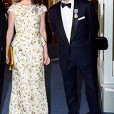 Prinzessin Mary trug ein wunderschönes Abendkleid von Max Mara mit Schößchen.