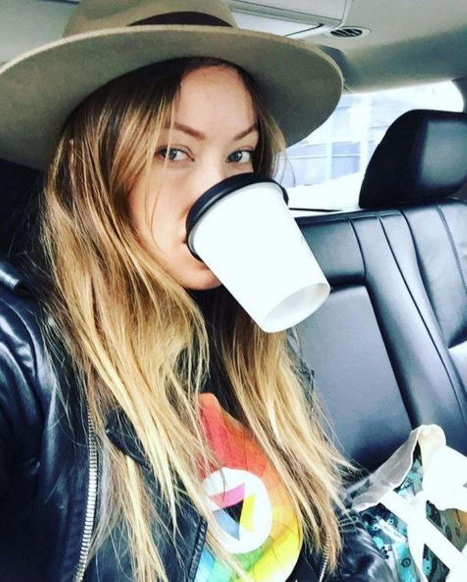 Olivia Wilde teilt diesen Schnappschuss auf Instagram und findet, dass sie bestens vorbereitet ist für die Gala.