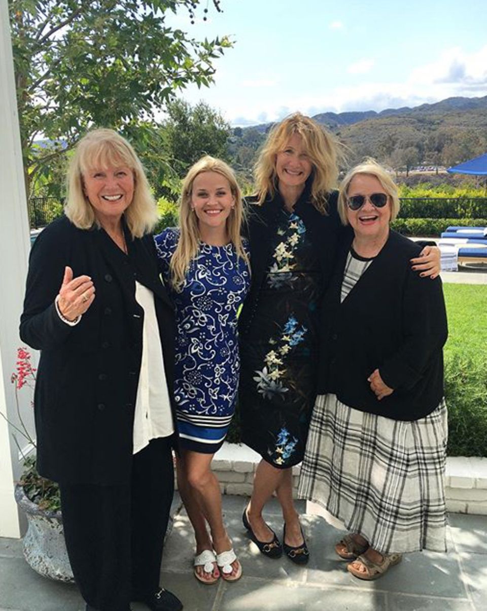 Reese Witherspoon macht sich mit Diane Ladd, Laura Dern und ihrer Mama einen schönen Tag.