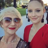 Barbara Meier bekommt in Cannes von Helen Mirren Selfie-Tipps und ist über diese Begegnung ganz aus dem Häuschen.