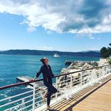 Alessandra Ambrosio genießt das schöne Wetter und die traumhafte Aussicht in Cannes in vollen Zügen.