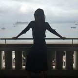 Vicotria Beckham ist auch nach Cannes gekommen und twittert von ihrem Balkon.