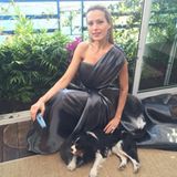 Vor der Premiere zum Film "Julieta" kuschelt Petra Nemcova mit Hund Byron. Sicher eine gute Art Lampenfieber gar nicht erst aufkommen zu lassen.