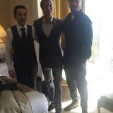 Jury-Mitglied Mads Mikkelsen wird in seinem Hotelzimmer von Brioni ausgestattet.