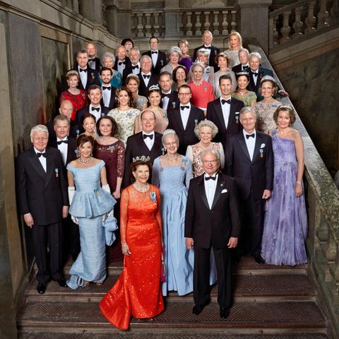 30. April 2016: Bankett  Das war ein Fest: Für ein Gruppenbild kommt die Geburstagsgesellschaft um König Carl Gustaf auf der Treppe des Königlichen Schloss gerne zusammen.
