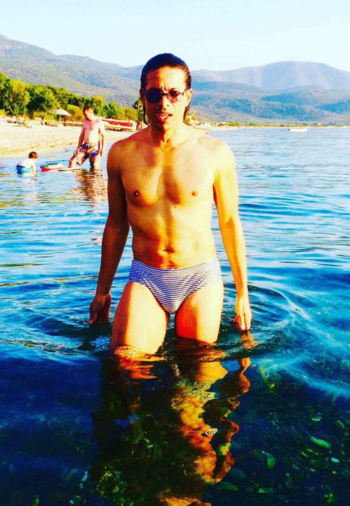 Heißes Badehöschen, Jorge! Der Choregraf urlaubt derzeit auf der Insel Thassos und genießt die griechische Sonne.