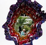 Die "Chelsea Flower Show" ist eine jährliche Gartenschau in London, die von der Royal Horticultural Society (RHS) veranstaltet wird. Queen Elizabeth darf sich in diesem Jahr über eine Blumeninstallation mit ihrem Profil freuen.