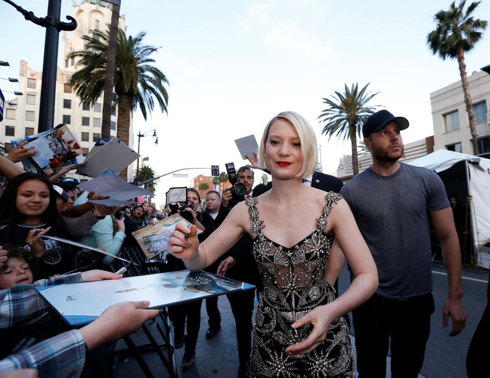 Mia Wasikowska
