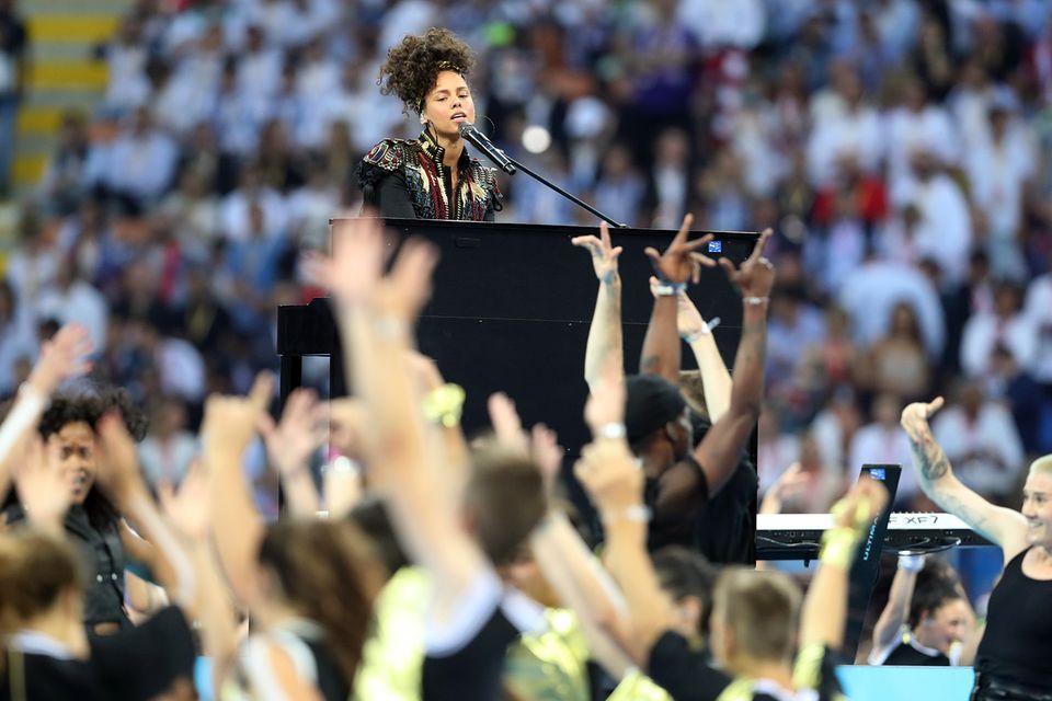 Alicia Keys sorgte vor dem Anpfiff für die musikalischen Untermalung des Finales. Alicia Keys sorgte vor dem Anpfiff für die musikalischen Untermalung des Finales.
