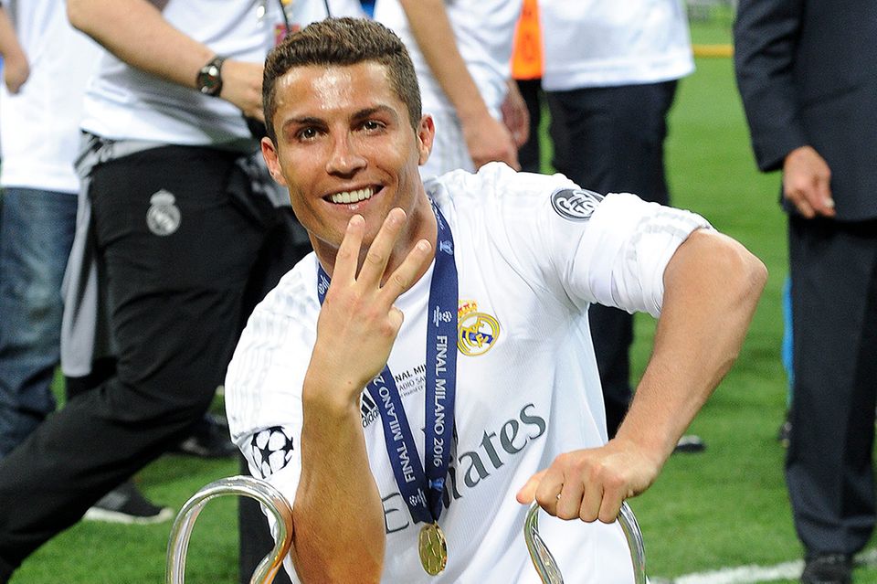 Siegtreffer-Schütze Cristiano Ronaldo feiert sich zurecht.