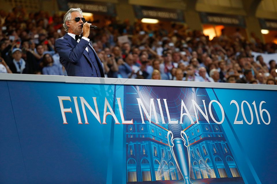 Und auch Opernstar Andrea Bocelli begeisterte mit seiner Stimme. Und auch Opernstar Andrea Bocelli begeisterte mit seiner Stimme.