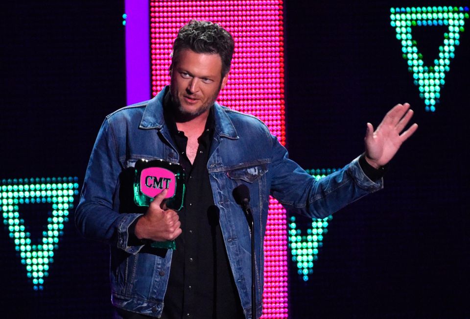 Blake Shelton wird zum "CMT Social Superstar" gewählt. Blake Shelton wird zum "CMT Social Superstar" gewählt.