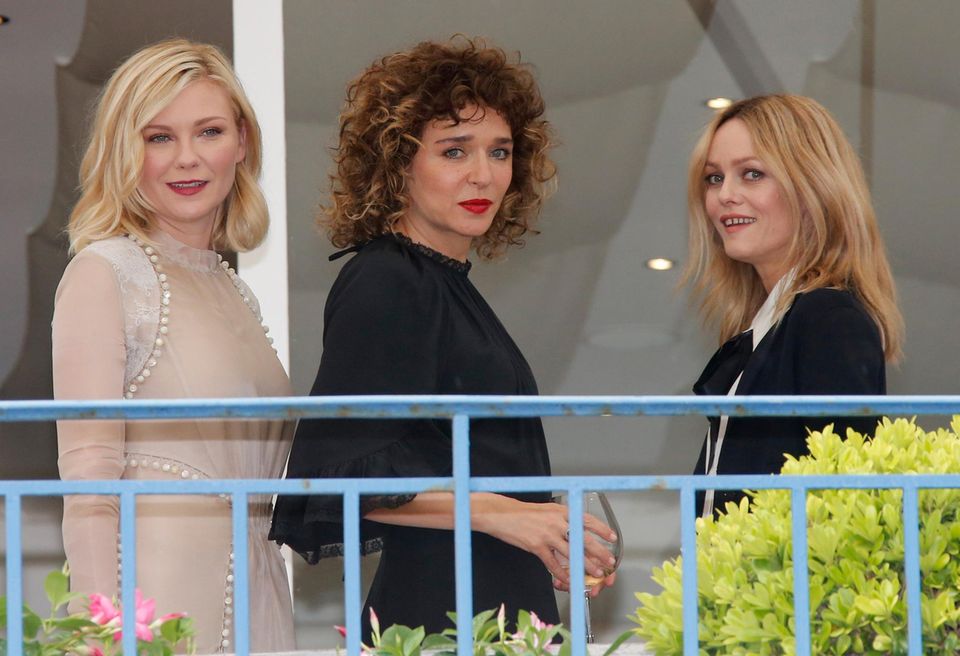 Kirsten Dunst, Valeria Golino und Vanessa Paradis sind drei von vier Frauen, die in der diesjährigen Jury sitzen. Insgesamt besteht die Jury aus neun Mitgliedern.
