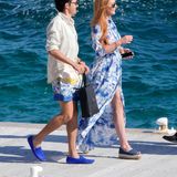 Sichtlich entspannt kommen Lindsay Lohan und ihr Freund Egor Tarabasov beim Hôtel du Cap-Eden-Roc an.