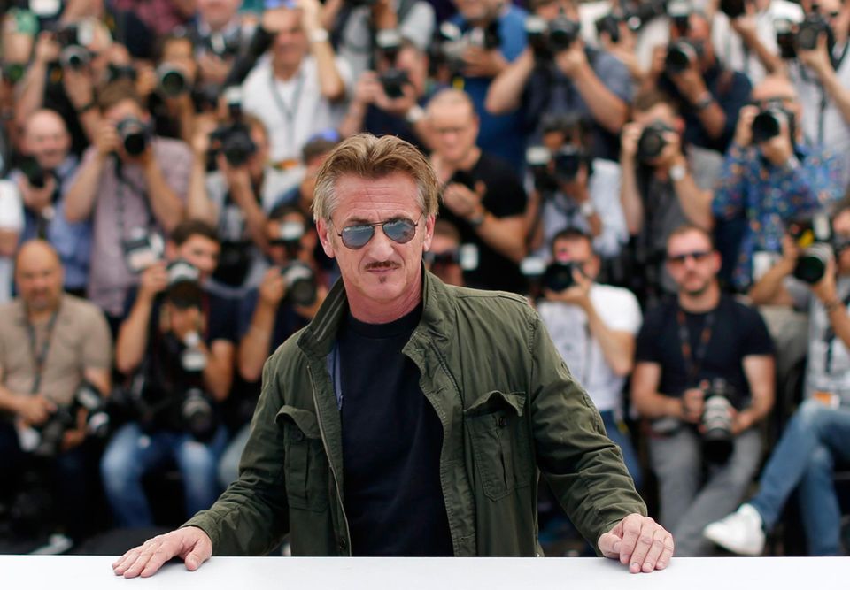 Sean Penn stellt sich als Regisseur der Presse. Sein Film "The last Face" wird in Cannes gezeigt.