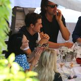 Sonne, gute Laune und leckeres Essen: Katy Perry und Orlando geniessen den Nachmittag mit Freunden beim Mittagessen.
