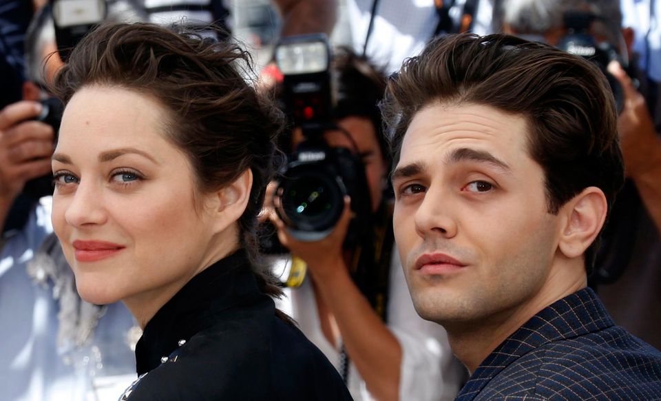 Marion Cotillard begleitet Regisseur Xavier Dolan zur Filmvorführung "Juste la fin du monde" (It's Only the End of the World). Marion Cotillard begleitet Regisseur Xavier Dolan zur Filmvorführung "Juste la fin du monde" (It's Only the End of the World).