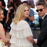 Bella Heathcote, Elle Fanning und Regisseur Nicolas Winding Refn sind auch in Cannes und stellen "The Neon Demon" vor.