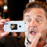 Russel Crowe übt sich im Grimassen schneiden.
