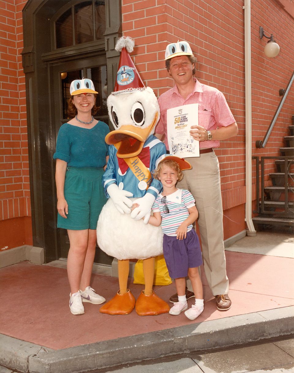 Hillary Clinton hat in alten Fotoalben gestöbert und dieses Bild hervorgeholt. Hillary Clinton hat in alten Fotoalben gestöbert und dieses Bild hervorgeholt.