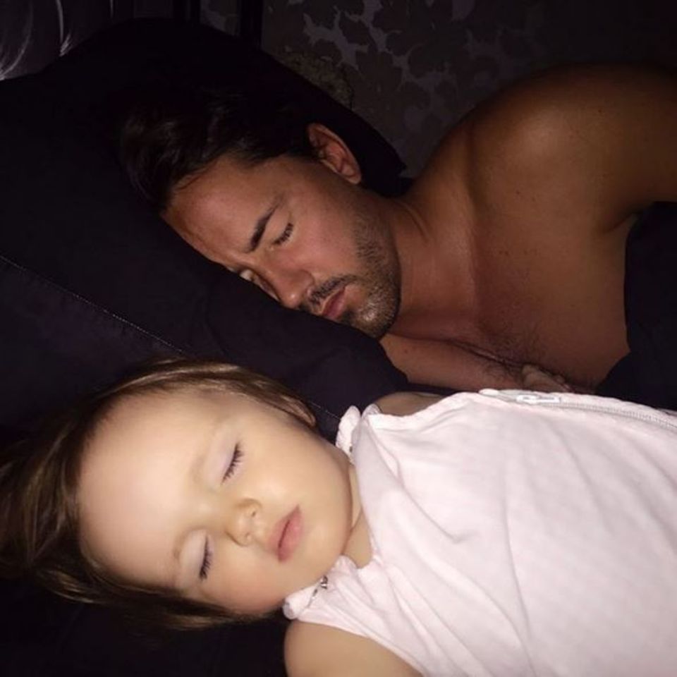 Tamara Ecclestone zeigt ihr Lieblingsbild von Jay Rutland mit Tochter Sophia. Tamara Ecclestone zeigt ihr Lieblingsbild von Jay Rutland mit Tochter Sophia.