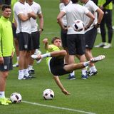 Abschlusstraining der Mannschaft in Évian: Das wollen wir auch beim Match gegen die Slowakei sehen, Thomas Müller!