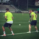 Interessante Pose, Bastian Schweinsteiger. Erinnert uns irgendwie an... Miley Cyrus