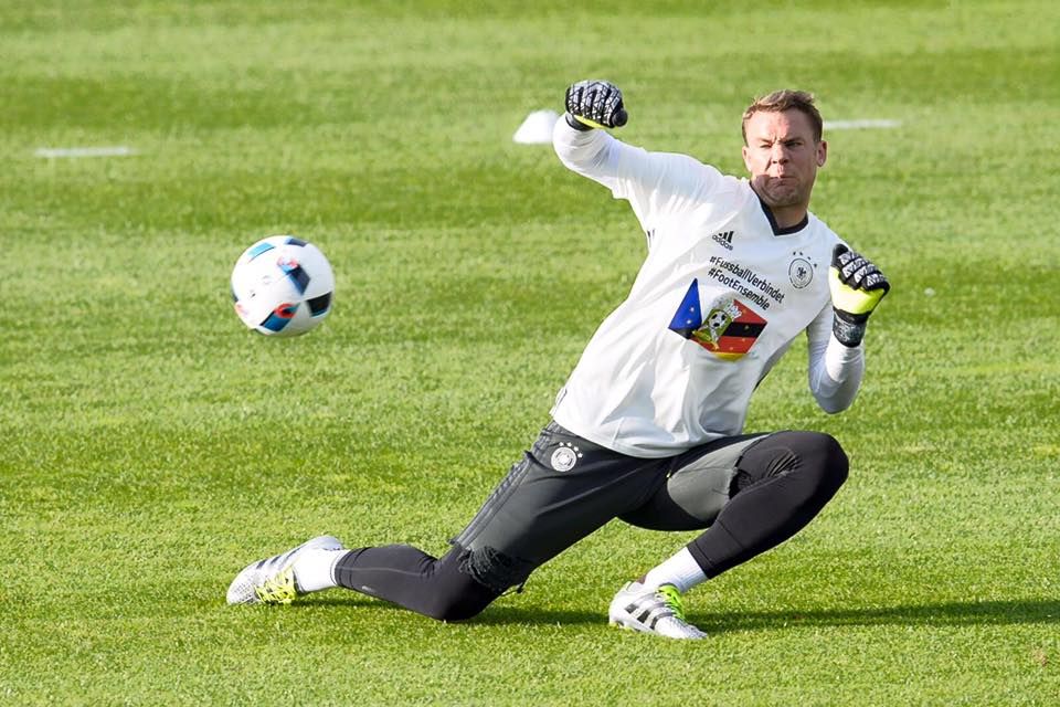 Die Spannung steigt: Aber unsere Nummer Eins, Manuel Neuer ist gut in Form.