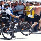 Dieser Polen-Fan flüchtet vor der Polizei.