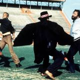 April 1976  Ihr Prügelszenen sich berühmt und sie lassen gerne die Fäuste fliegen: Terrence Hill und Bud Spencer in "Zwei außer Rand und Band".