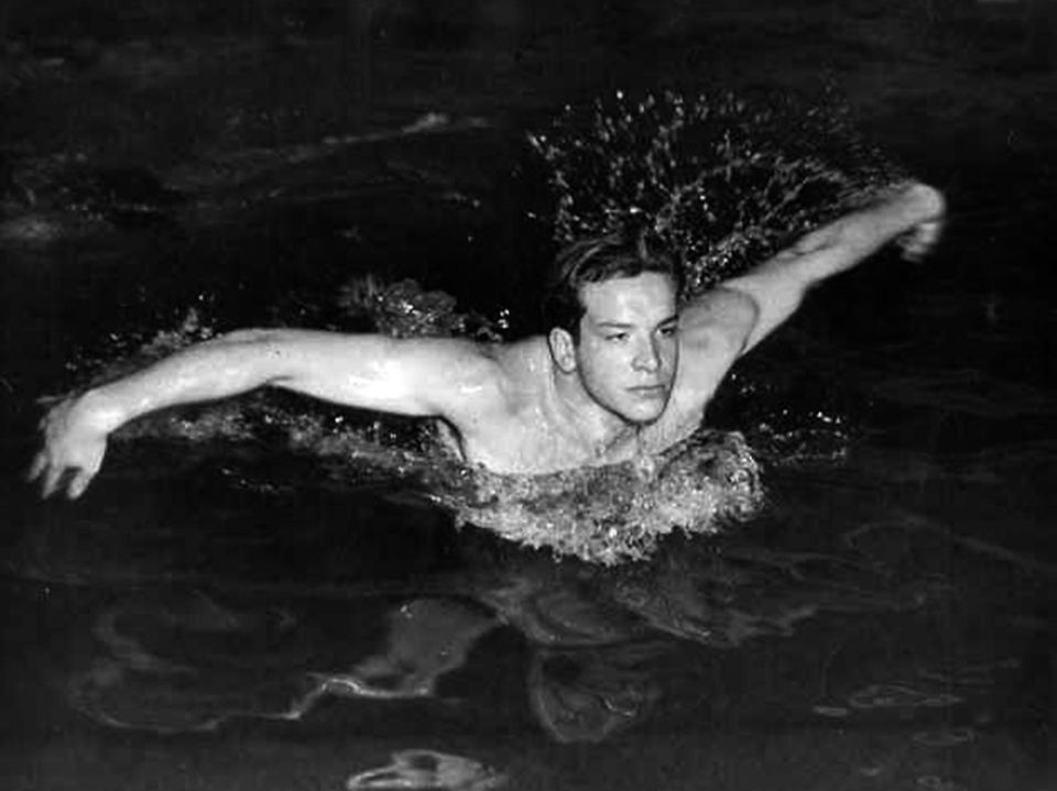 1950  Carlo Pedersoli ist der erste Italiener, der die 100 Meter Freistil in weniger als einer Minute geschwommen ist.