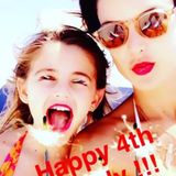 Alessandra Ambrosio und Tochter Anja haben zum Feiertag ein kleines Video aufgenommen.