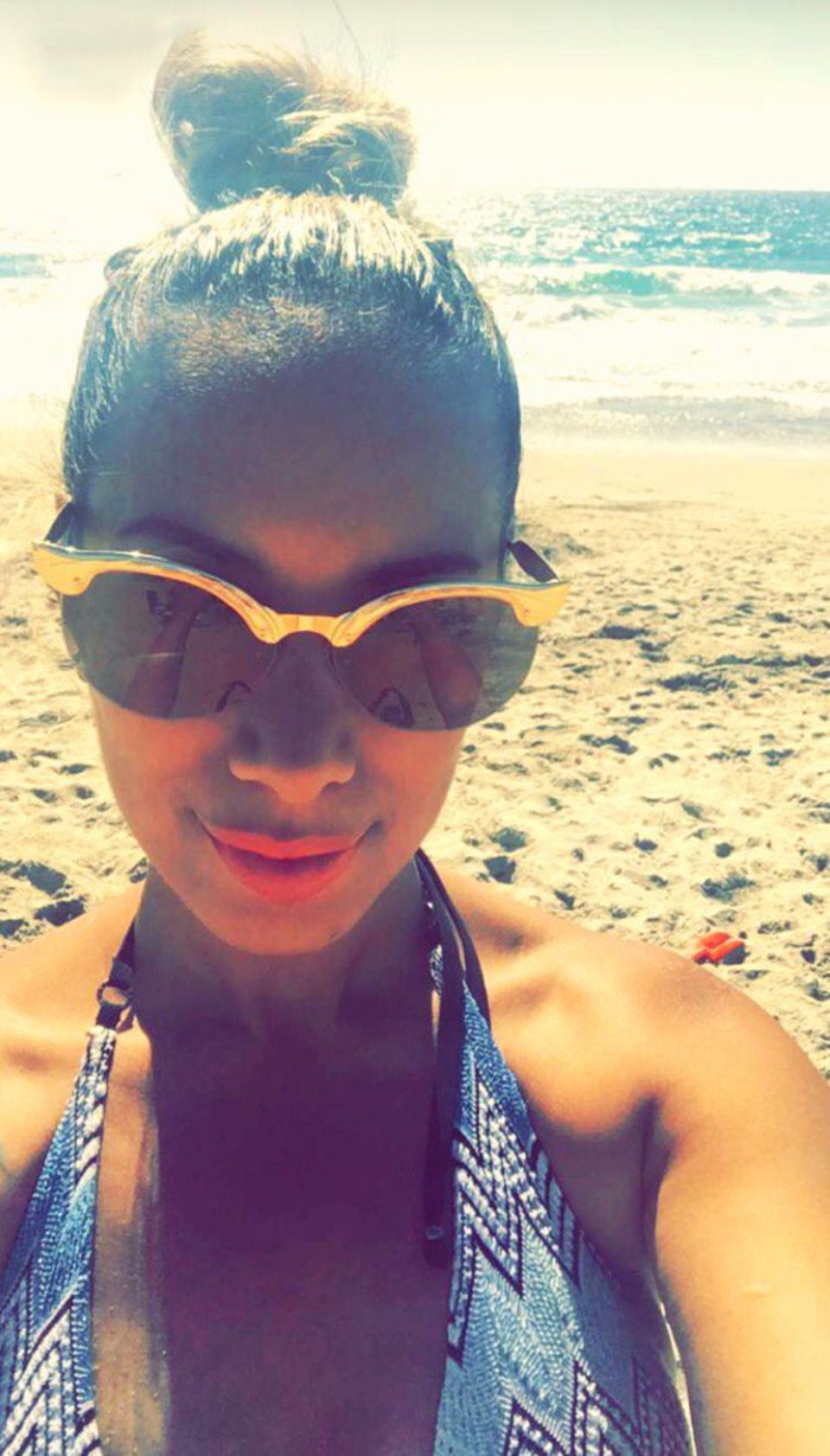 Leona Lewis sendet ein Selfie vom Strand.