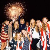 Taylor Swift feiert am liebsten mit ihrer Clique. Dazu gehören Ruby Rose, Uzo Aduba, Blake Lively, Cara Delevingne und Gigi Hadid.