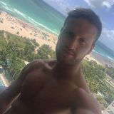Shkodran Mustafi zeigt uns seinen durchtrainierten Oberkörper. Der Abwehrspieler der deutschen Nationalmannschaft macht sich einen schönen Tag in Miami Beach.