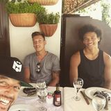 Buddys-Urlaub: Mesut Özil und Leroy Sané verbringen mit Freunden einige entspannte Tage in Los Angeles, bevor das ernste Fußballerleben bald wieder losgeht.