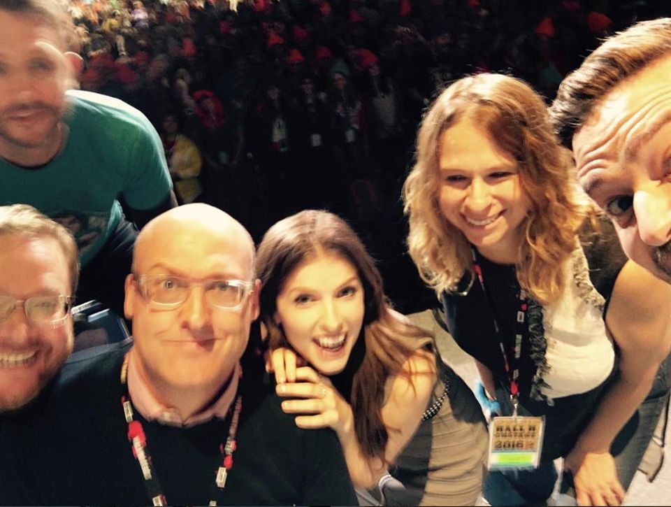 "Selfie-fail", schreibt Justin Timberlake zu seinem ersten Bild von der Comic-Con. Zumindest Kollegin Anna Kendrick ist gut zu erkennen. "Selfie-fail", schreibt Justin Timberlake zu seinem ersten Bild von der Comic-Con. Zumindest Kollegin Anna Kendrick ist gut zu erkennen.