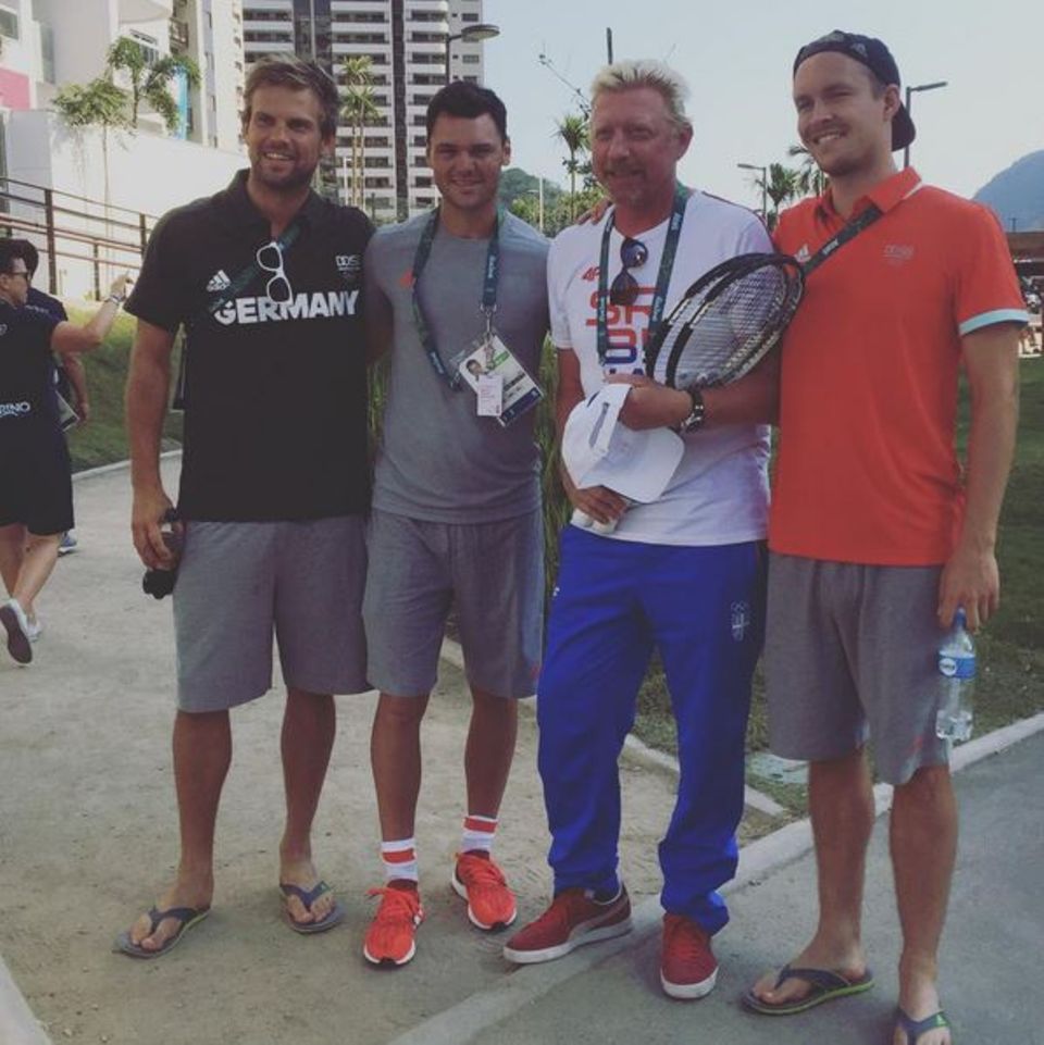 Als Trainer von Novak Djokovic ist Boris Becker Teil des serbischen Teams: Hier postet er ein Gruppenbild mit Sportlern aus dem Olympiadorf.