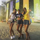 Alessandra Ambrosio freut sich riesig auf Beachvolleyball: Das Supermodel feuert natürlich Brasilien an, symapathisiert aber auch mit den USA.