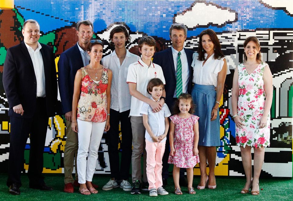 2. August 2016  Familienzusammenkunft in Rio: Prinz Frederik und Ehefrau Mary treffen dort auf Prinz Joachim und dessen Frau Marie samt der Kinder Nicolai, Felix, Henrik und Athena. Gemeinsam eröffnen sie den dänischen Pavillon.