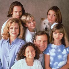 Von 1996-2007 flimmert die beliebte Serie "Eine himmlische Familie" (Originaltitel: "7th Heaven") über das Leben von Familie Camden in einer kalifornischen Kleinstadt über unsere Bildschirme. Nach 11 Staffeln ist Schluss.