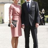 Taufe Prinz Alexander von Schweden: Hofsprecherin Margareta Thorgen sieht auch sehr edel aus. Das roséfarbene Kostüm passt hervorragend zu solch einer royalen Taufe.