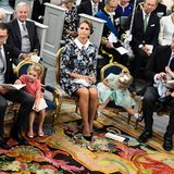 9. September 2016  Prinzessin Estelle sitzt bei Papa Daniel. Chris O'Neill beschäftigt seinen Sohn Nicolas mit einem Bilderbuch.