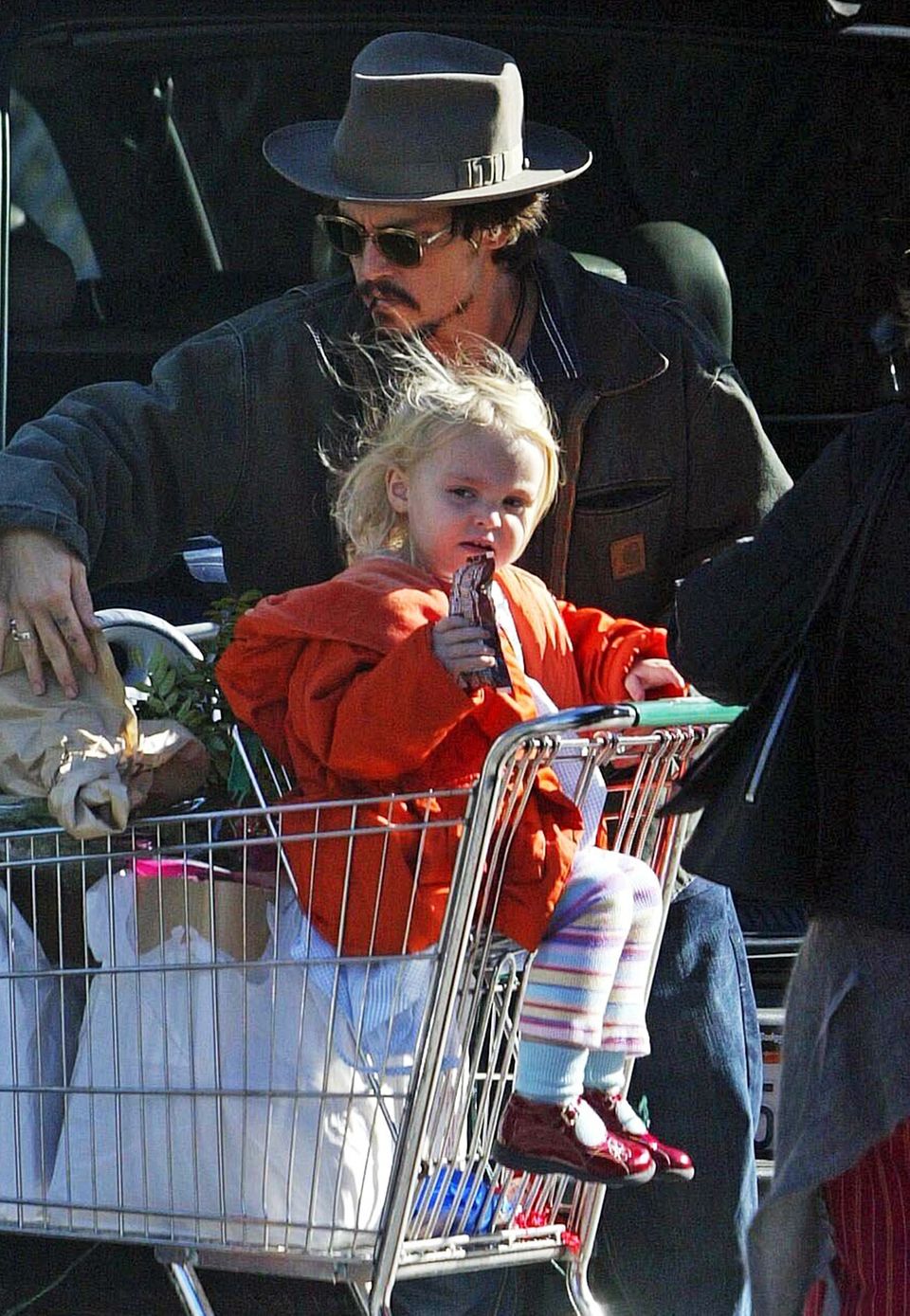 Mit Johnny Depp und Vanessa Paradis als Eltern ist Lily Rose die Tochter eines der coolsten und bekanntesten Hollywood-Traumpaare. Mit Johnny Depp und Vanessa Paradis als Eltern ist Lily Rose die Tochter eines der coolsten und bekanntesten Hollywood-Traumpaare.