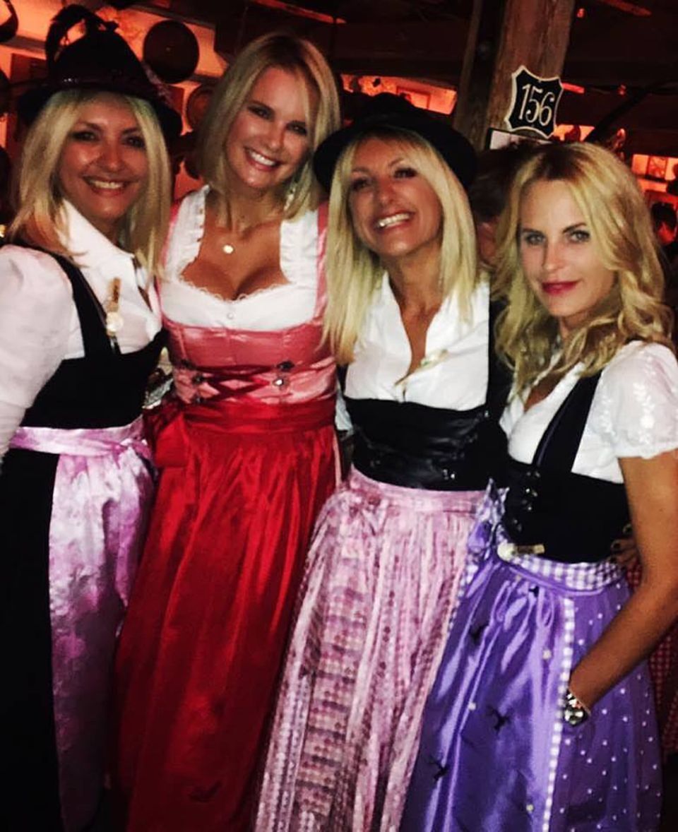 Fesch sehn sie aus, die Girls in Blond. Monica Ivancan posiert mit den Stylistinnen von Haarwerk. Fesch sehn sie aus, die Girls in Blond. Monica Ivancan posiert mit den Stylistinnen von Haarwerk.