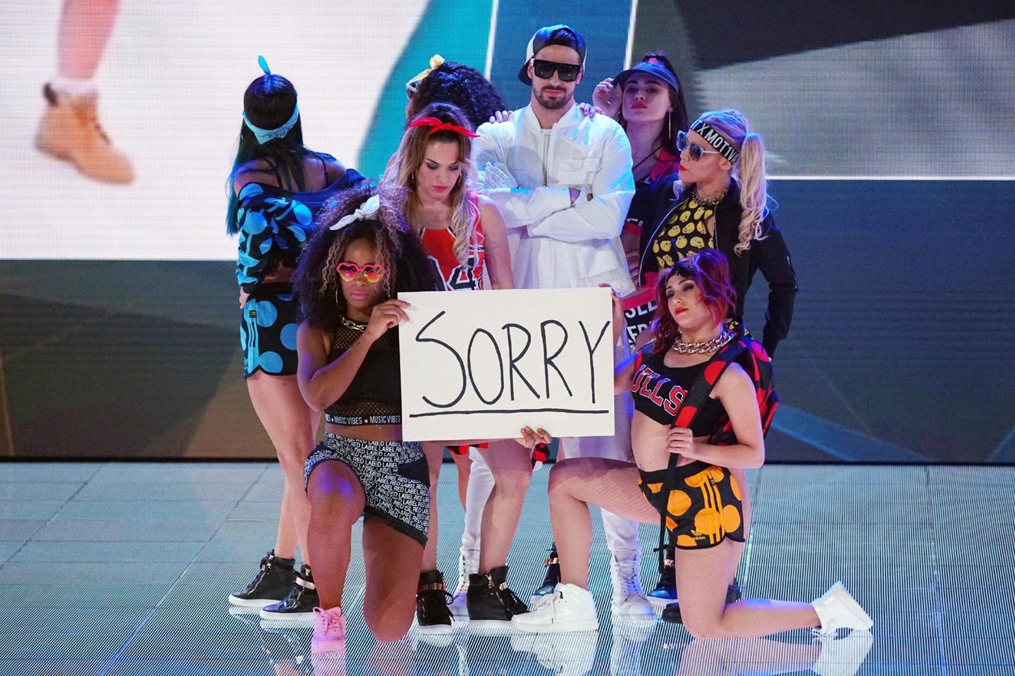 Bene tanzt bei seinem Solo zu "Sorry" von Justin Bieber.