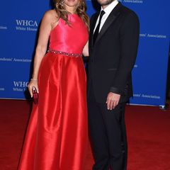 Musical-Star Idina Menzel und ihr Verlobter Aaron Lohr kennen sich seit über 10 Jahren, sind aber erst seit Idinas Trennung von ihrem Ex-Mann Taye Diggs 2014 ein Paar.